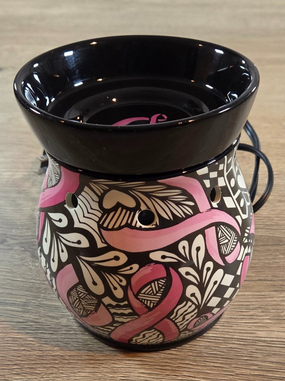 Scentsy Love Heals Breast Cancer Awareness Warmer Pink Ribbon Zentangle 25W Bulb
